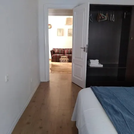 Centro Ciudad Ii & Parking Αβιλές